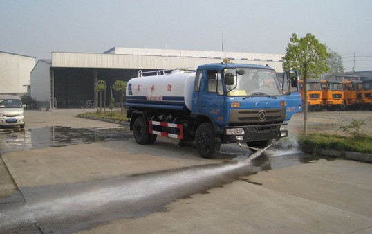 東風(fēng)153<a href=http://www.vxim.cn/ssc target=_blank class=infotextkey>灑水車</a>測試圖片