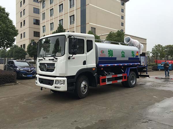 ?現(xiàn)車 東風多利卡D9抑塵車