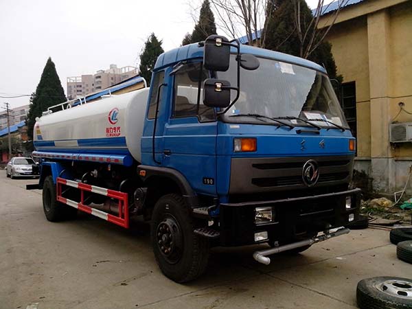 現(xiàn)車 東風153灑水車(12-15噸)