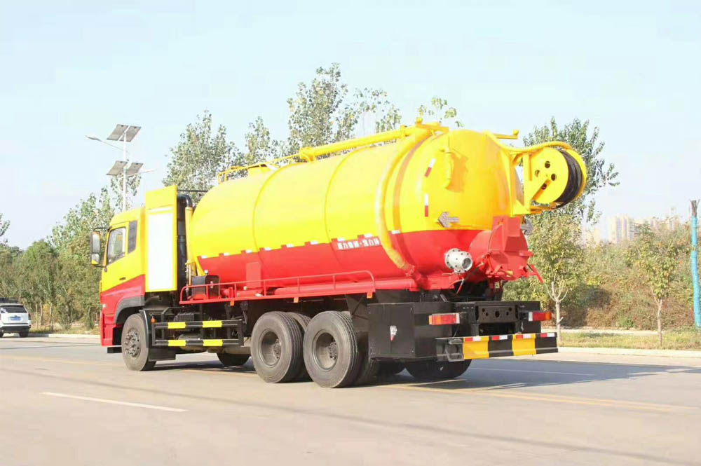 東風(fēng)天龍后八輪國六清洗吸污車帶副發(fā)動機圖片4
