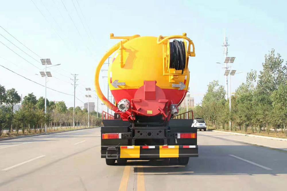 東風(fēng)天龍后八輪國六清洗吸污車帶副發(fā)動機圖片5