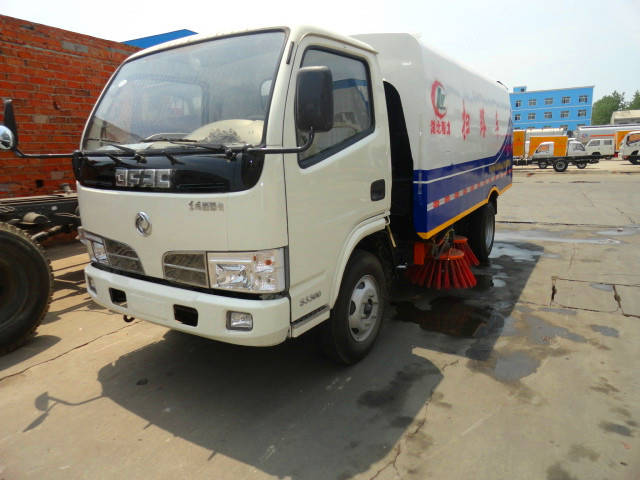  東風福瑞卡道路清掃車（<a href=http://www.vxim.cn/saoluche/ target=_blank class=infotextkey>掃路車</a>）