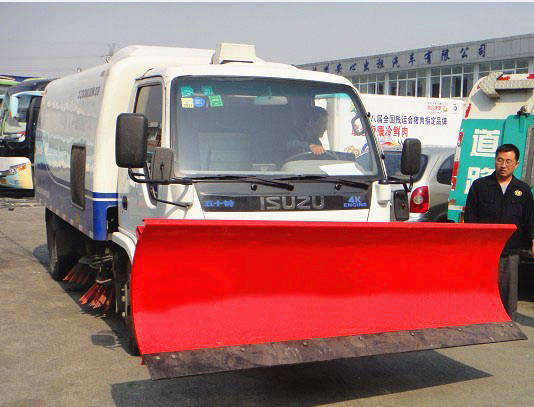 五十鈴鏟雪<a href=http://www.vxim.cn/saoluche/ target=_blank class=infotextkey>掃路車(chē)</a>