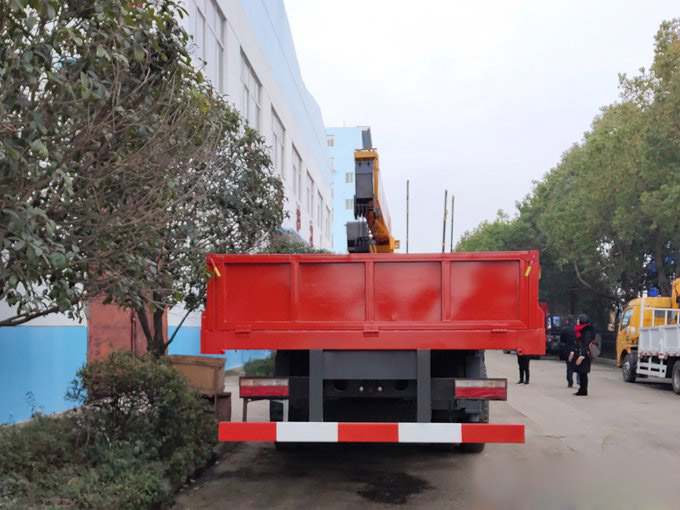 熱銷程力吊機12噸東風(fēng)特商T702隨車吊圖片4