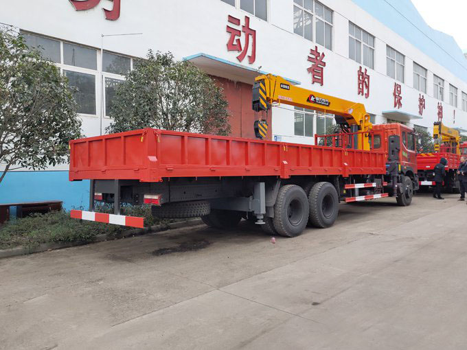 熱銷程力吊機12噸東風(fēng)特商T702隨車吊圖片3